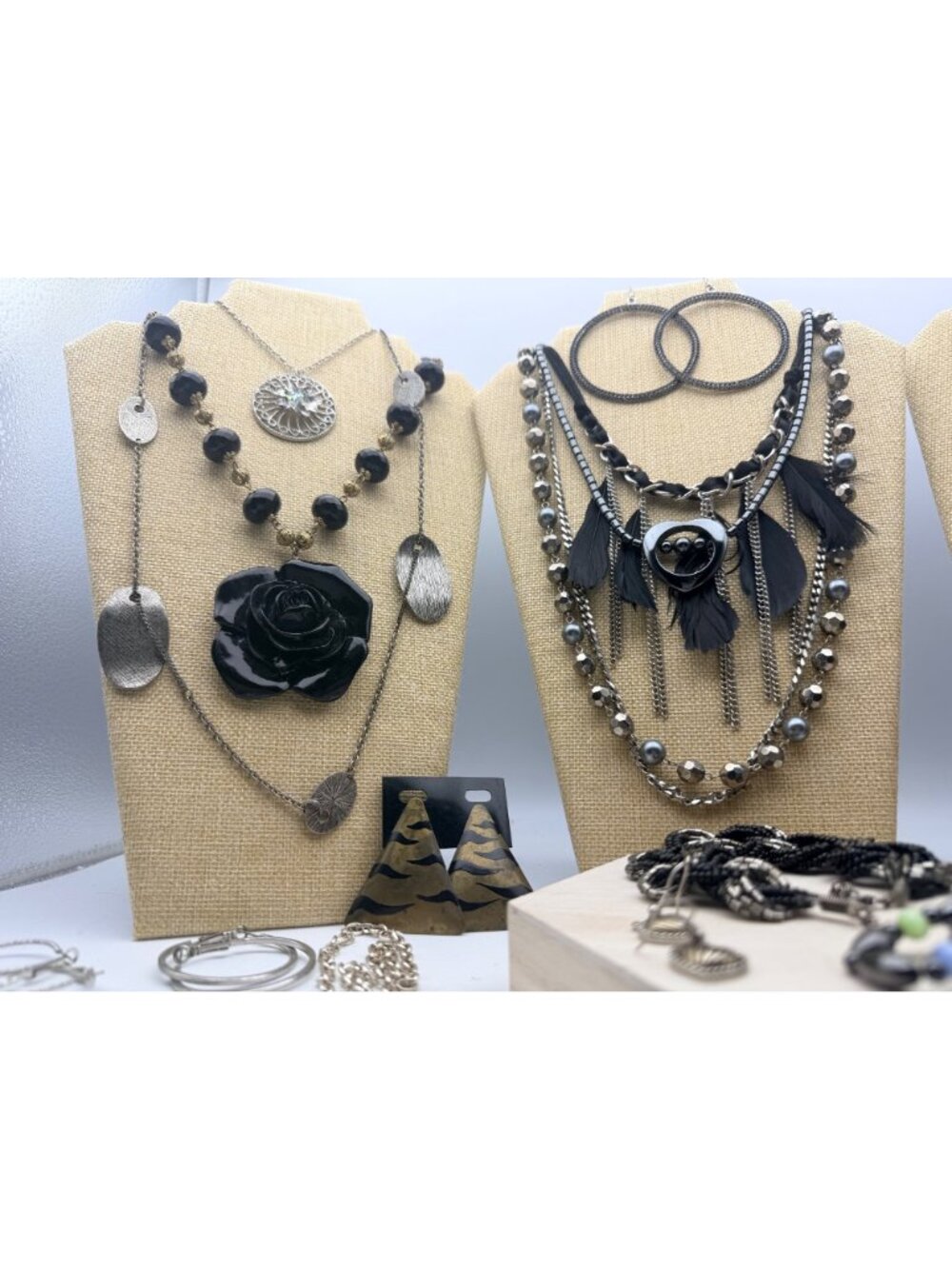 Black & Silver Costume Jewelry Lot 25+ PCs Necklaces Earrings Bracelets Wearable - Picture 3 of 14